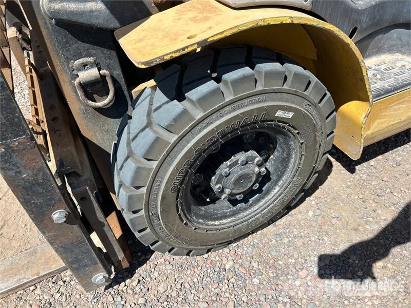 Komatsu FG25HT-16 4000 lb Cushion Tire Forklift Gaffeltrucker - Annet