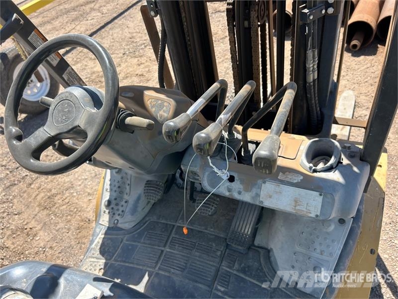 Komatsu FG25HT-16 4000 lb Cushion Tire Forklift Gaffeltrucker - Annet