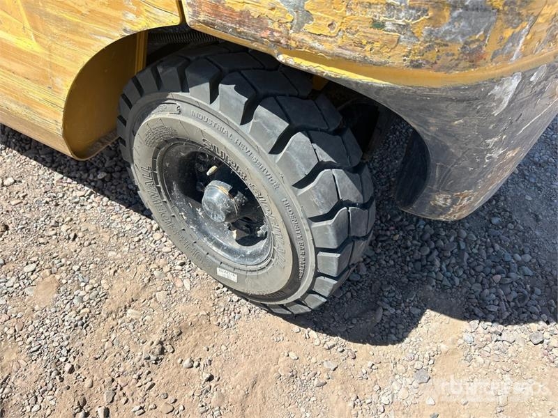 Komatsu FG25HT-16 4000 lb Cushion Tire Forklift Gaffeltrucker - Annet