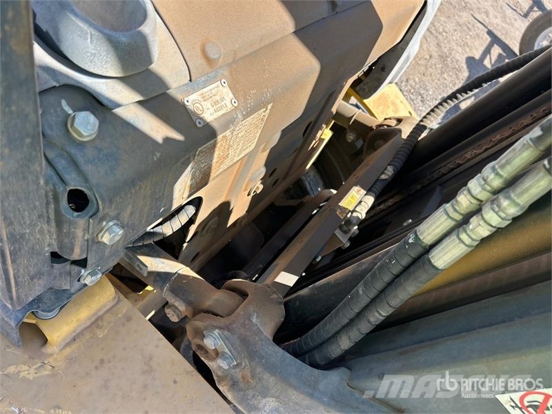 Komatsu FG25HT-16 4000 lb Cushion Tire Forklift Gaffeltrucker - Annet