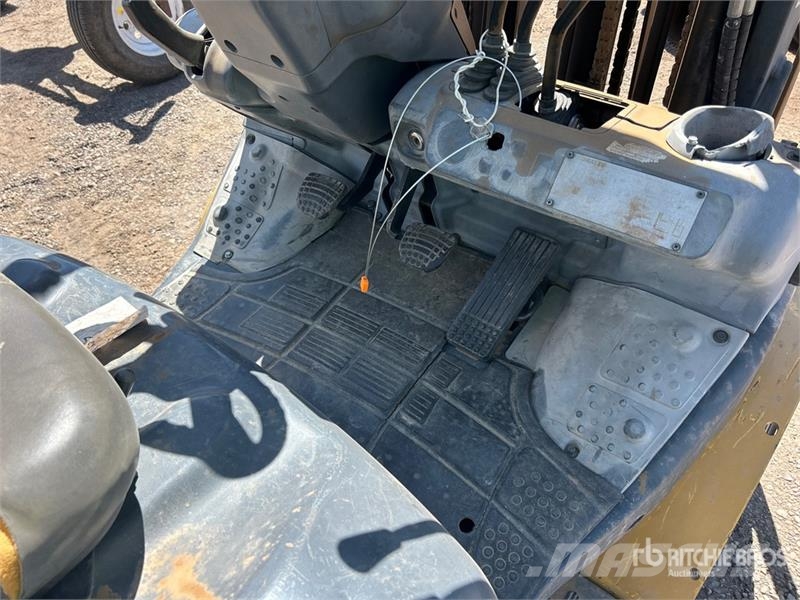 Komatsu FG25HT-16 4000 lb Cushion Tire Forklift Gaffeltrucker - Annet