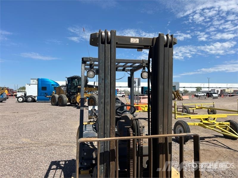 Komatsu FG25HT-16 4000 lb Cushion Tire Forklift Gaffeltrucker - Annet