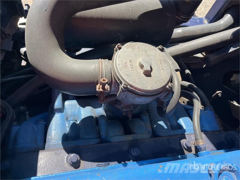 Komatsu FG30G11 3680 lb Cushion Tire Forklift (Inoperable) Autres Chariots élévateurs