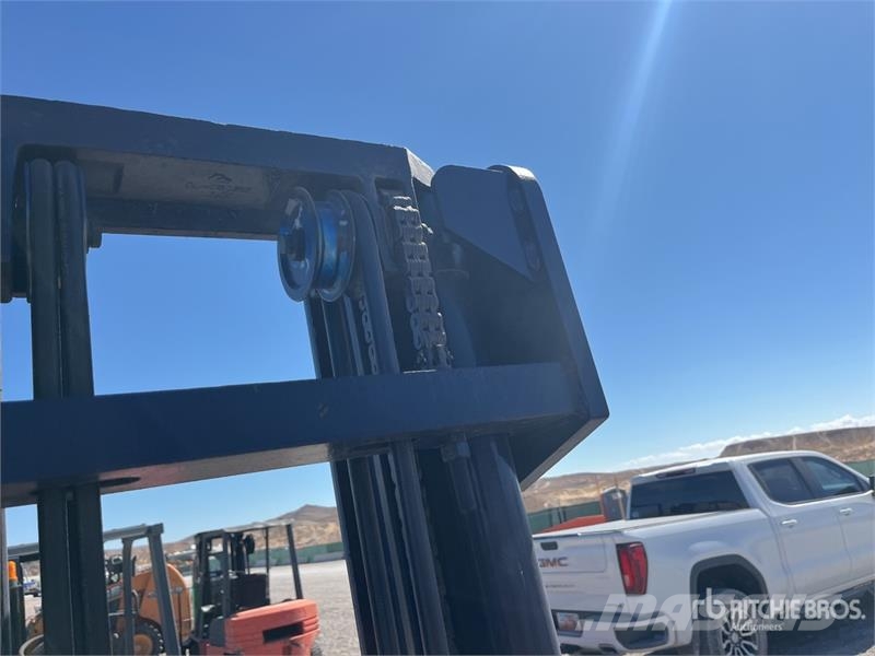 Komatsu FG30G11 3680 lb Cushion Tire Forklift (Inoperable) Autres Chariots élévateurs