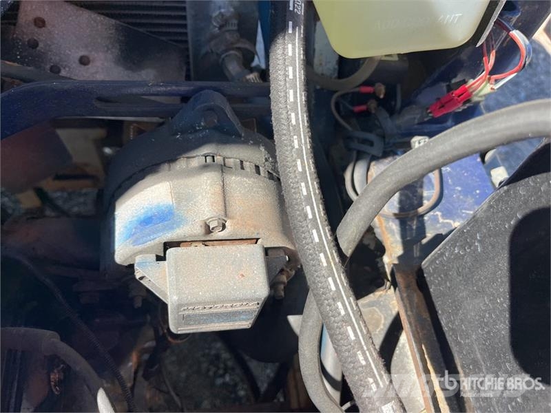 Komatsu FG30G11 3680 lb Cushion Tire Forklift (Inoperable) Autres Chariots élévateurs