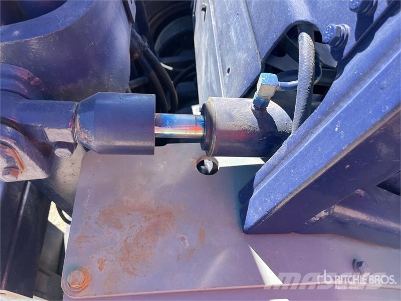 Komatsu FG30G11 3680 lb Cushion Tire Forklift (Inoperable) Autres Chariots élévateurs