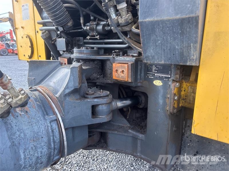 Komatsu HM300-2 Articulated Dump Truck Zglobni damperi
