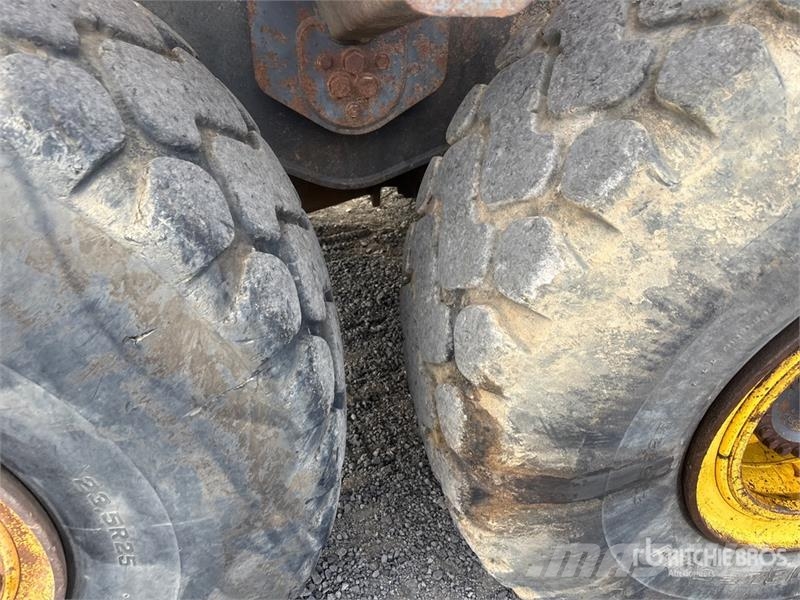 Komatsu HM300-2 Articulated Dump Truck Zglobni damperi