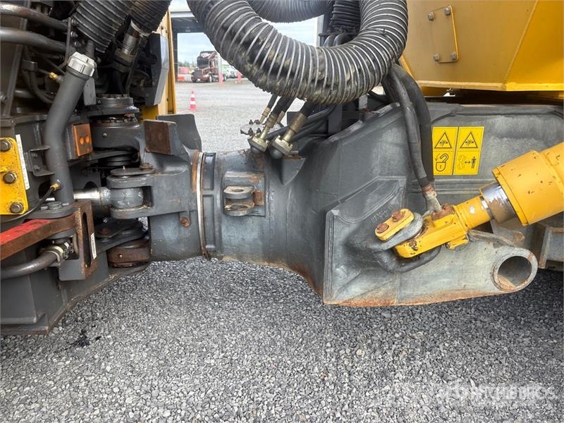 Komatsu HM300-2 Articulated Dump Truck Zglobni damperi