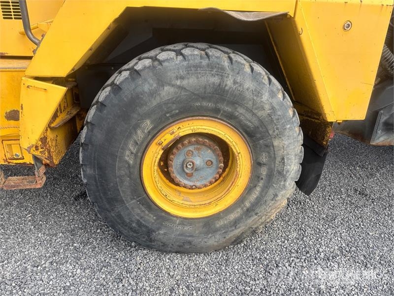 Komatsu HM300-2 Articulated Dump Truck Zglobni damperi