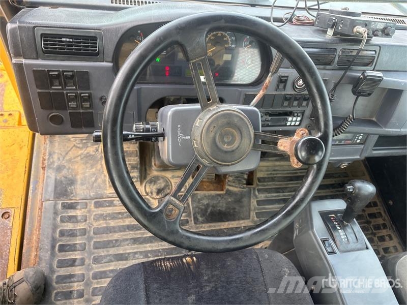 Komatsu HM300-2 Articulated Dump Truck Zglobni damperi