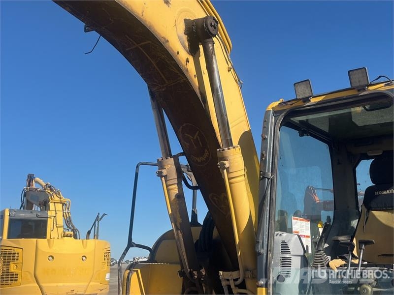 Komatsu PC138LC-10 حفارات زحافة