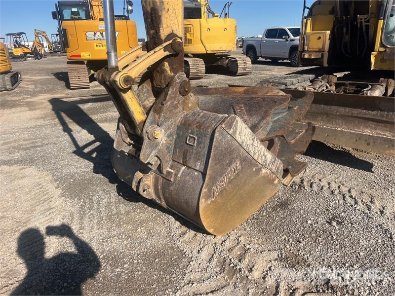 Komatsu PC138LC-10 حفارات زحافة