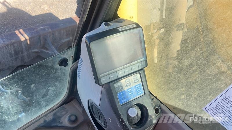Komatsu PC138LC-10 حفارات زحافة