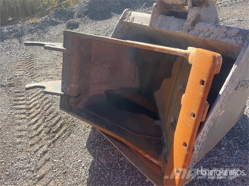 Komatsu PC138LC-10 حفارات زحافة