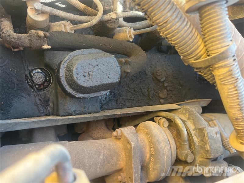 Komatsu PC138LC-10 حفارات زحافة