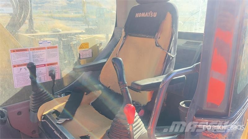 Komatsu PC138LC-10 حفارات زحافة