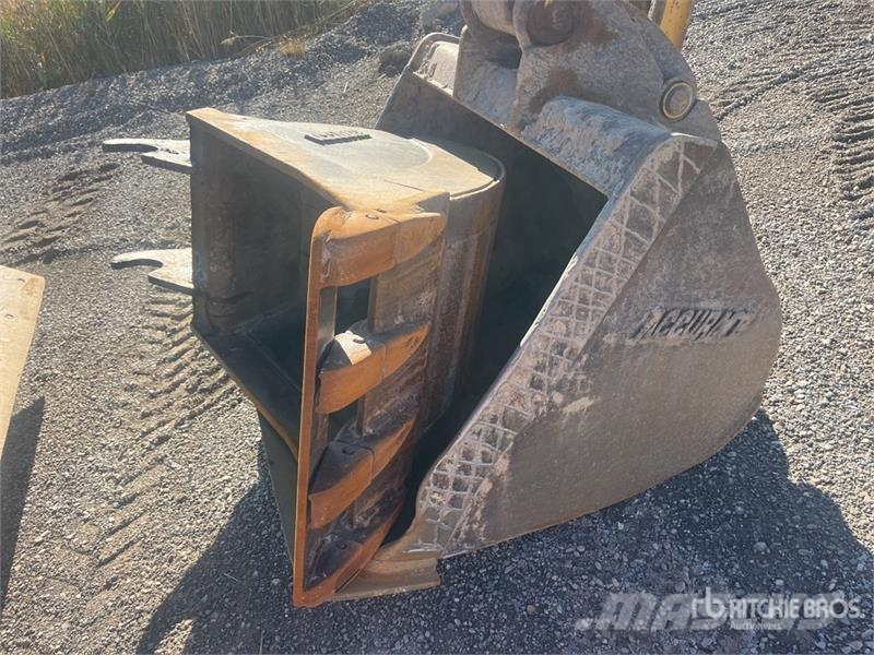 Komatsu PC138LC-10 حفارات زحافة