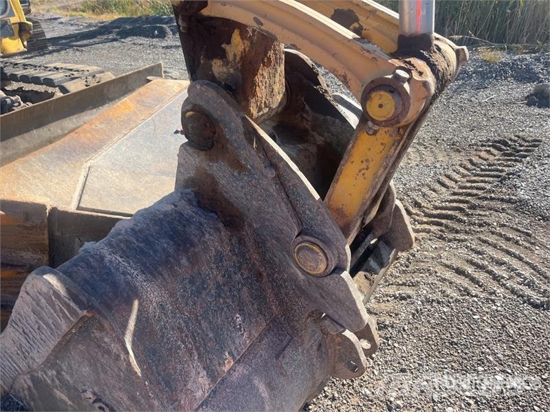 Komatsu PC138LC-10 حفارات زحافة