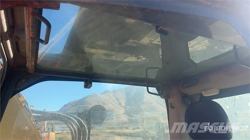 Komatsu PC138LC-10 حفارات زحافة