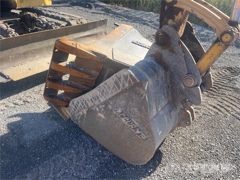 Komatsu PC138LC-10 حفارات زحافة