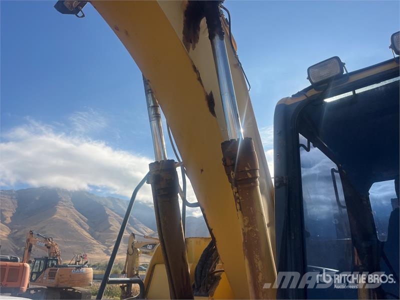 Komatsu PC138USLC-10 Tracked Excavator Paletli ekskavatörler