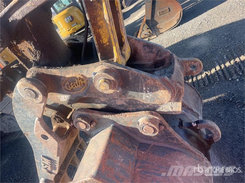 Komatsu PC138USLC-10 Tracked Excavator Paletli ekskavatörler