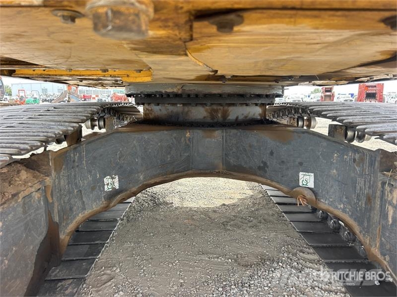 Komatsu PC170LC-10 Tracked Excavator Crawler excavators