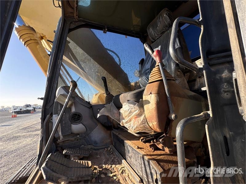 Komatsu PC228USLC-8 Tracked Excavator Lánctalpas kotrók
