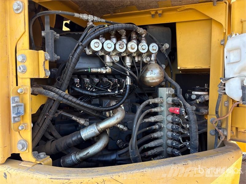 Komatsu PC228USLC-8 Tracked Excavator Lánctalpas kotrók