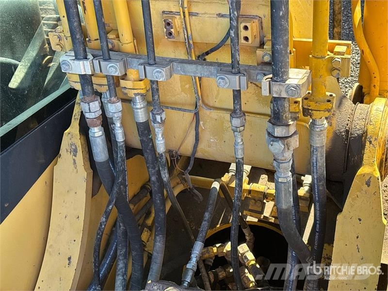 Komatsu PC300LC Tracked Excavator Paletli ekskavatörler