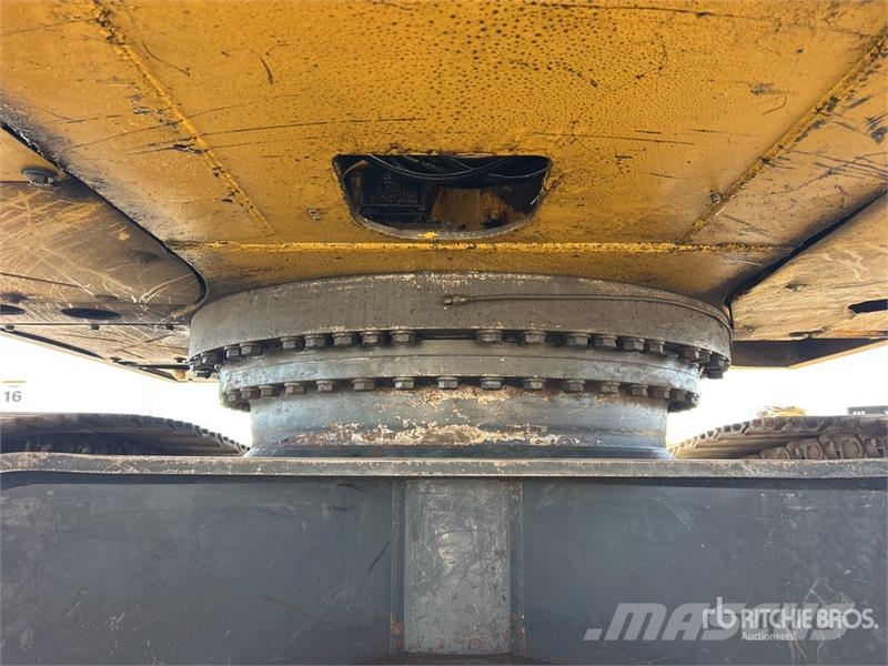 Komatsu PC490 LC-10 Tracked Excavator Crawler excavators