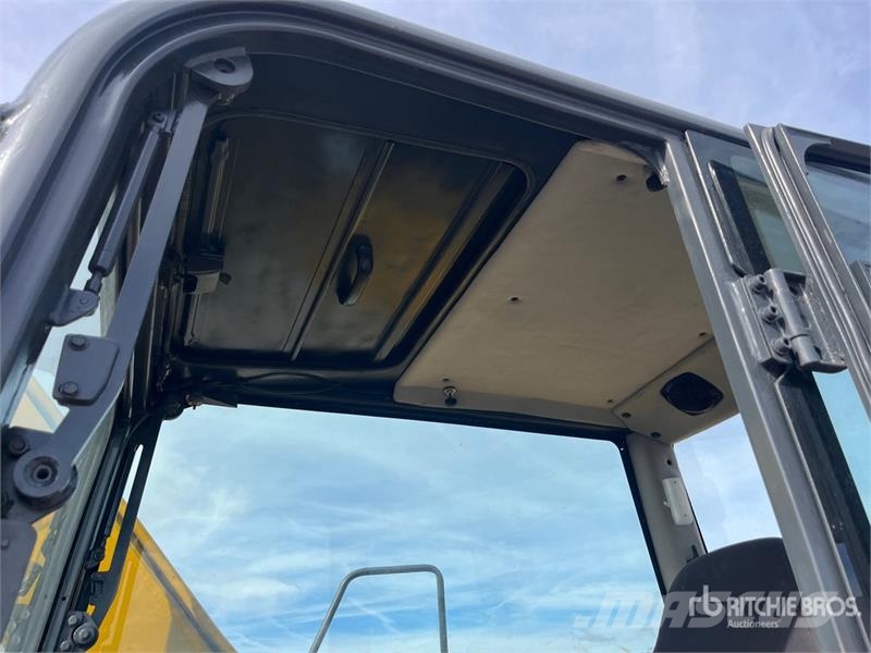 Komatsu PC70-8 Tracked Excavator Bagri goseničarji