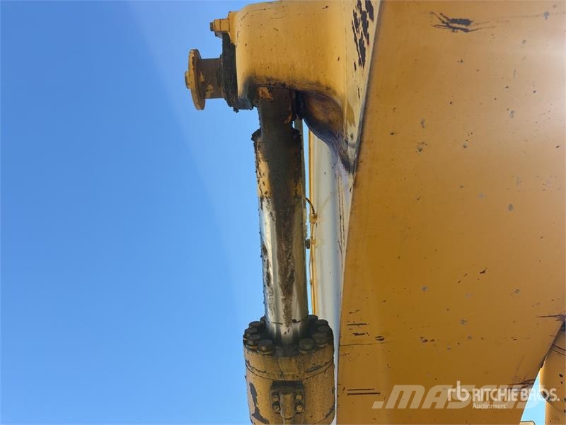 Komatsu PC750LC-6 Tracked Excavator Lánctalpas kotrók