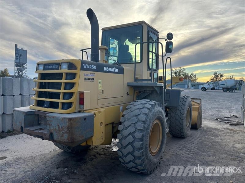 Komatsu WA250-3 Wheel Loader Chargeuse sur pneus