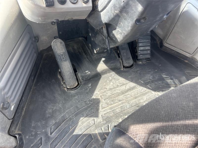 Komatsu WA320-8 Wheel Loader Gumikerekes homlokrakodók