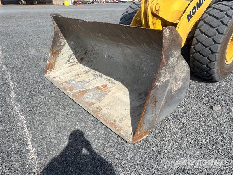 Komatsu WA320-8 Wheel Loader Gumikerekes homlokrakodók