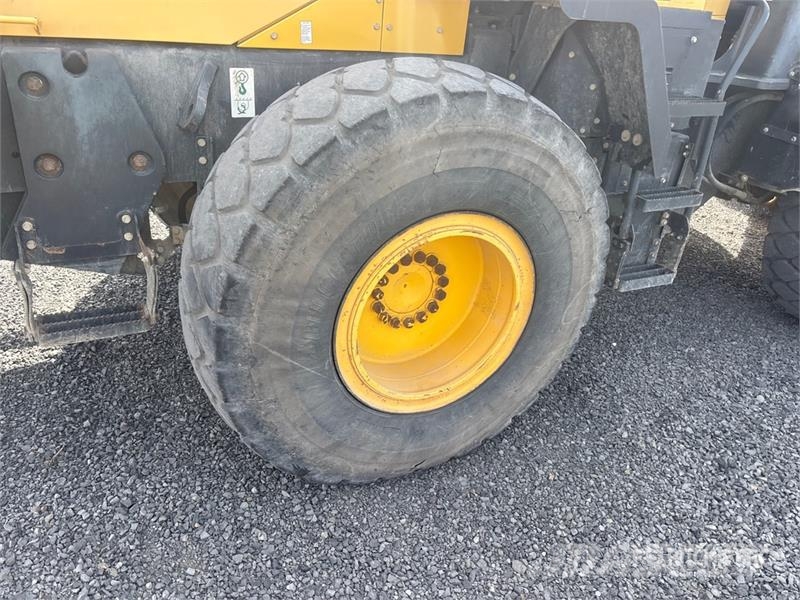 Komatsu WA320-8 Wheel Loader Gumikerekes homlokrakodók