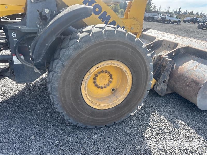 Komatsu WA320-8 Wheel Loader Gumikerekes homlokrakodók
