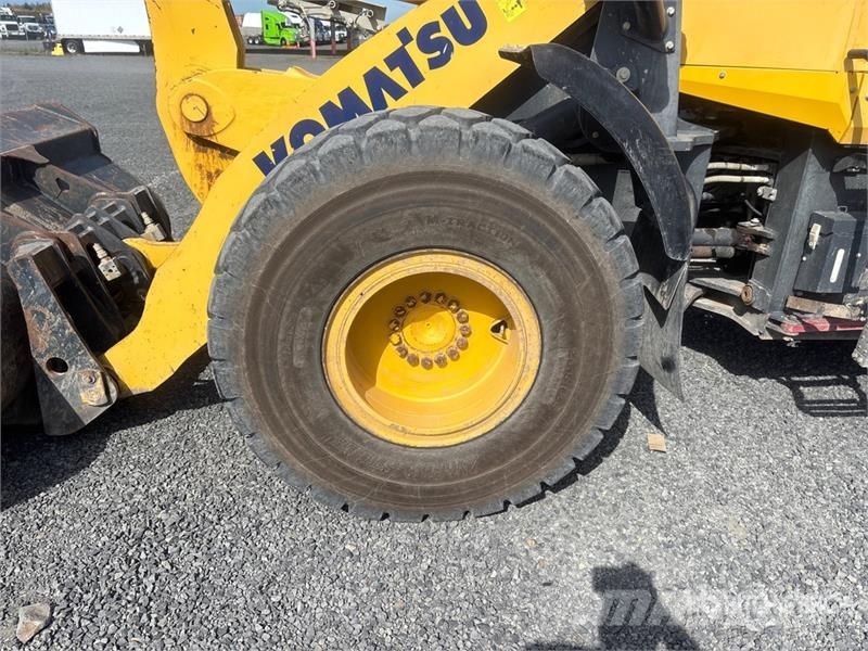 Komatsu WA320-8 Wheel Loader Gumikerekes homlokrakodók