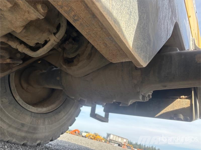 Komatsu WA320-8 Wheel Loader Gumikerekes homlokrakodók