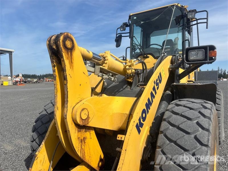 Komatsu WA320-8 Wheel Loader Gumikerekes homlokrakodók