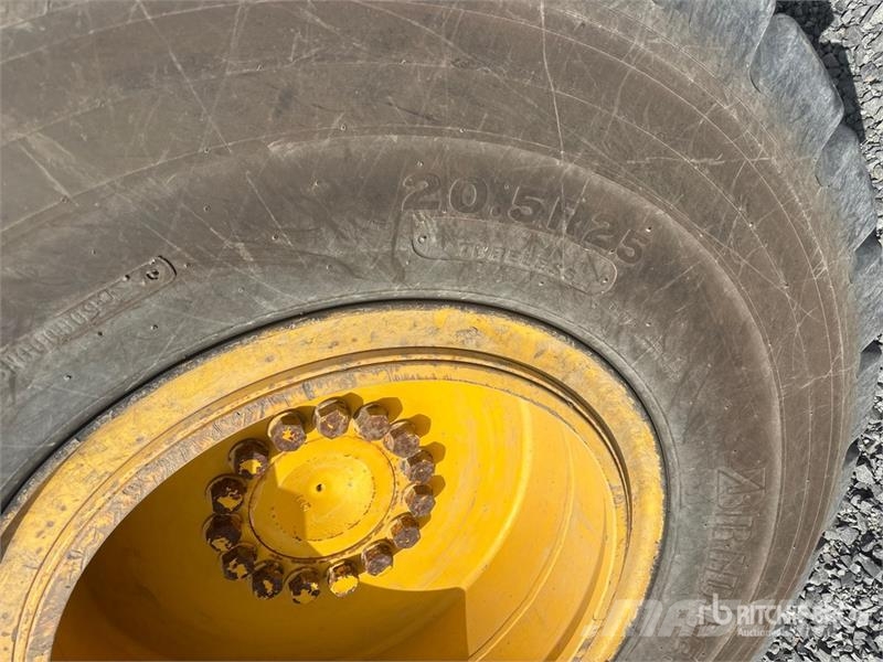 Komatsu WA320-8 Wheel Loader Gumikerekes homlokrakodók