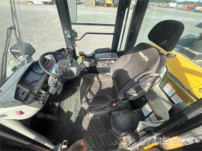 Komatsu WA320-8 Wheel Loader Gumikerekes homlokrakodók