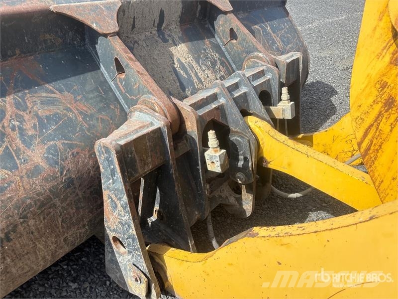 Komatsu WA320-8 Wheel Loader Gumikerekes homlokrakodók