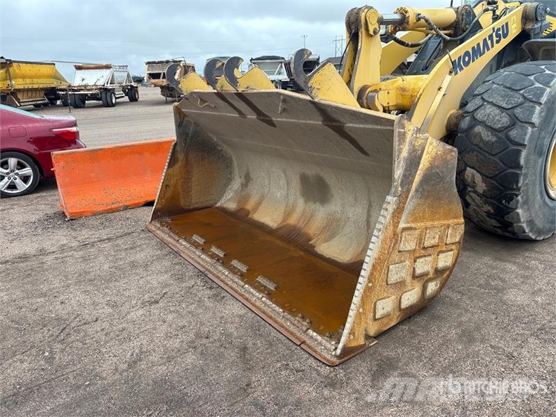 Komatsu WA470-8 لوادر بعجل