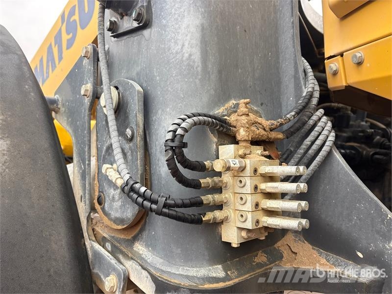 Komatsu WA470-8 لوادر بعجل