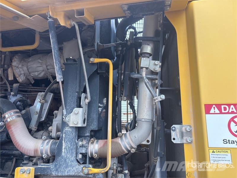 Komatsu WA470-8 لوادر بعجل