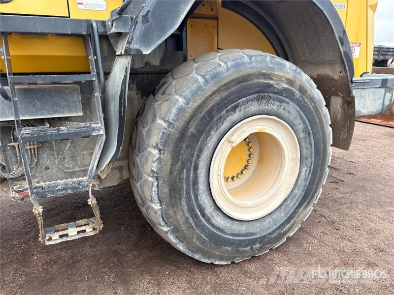 Komatsu WA470-8 لوادر بعجل