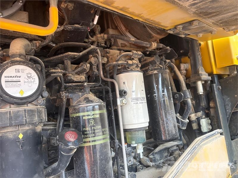Komatsu WA470-8 لوادر بعجل